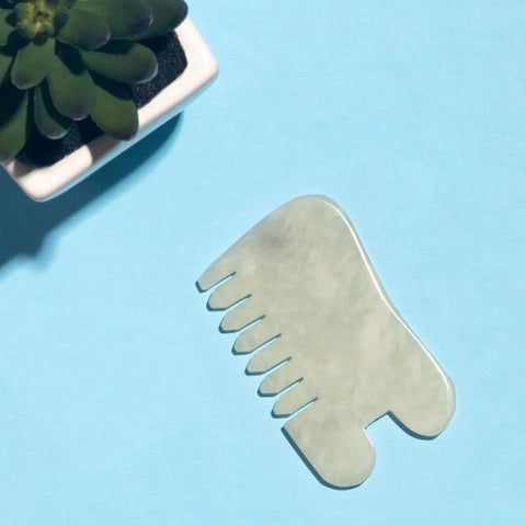 Earth Harbor | Island Jade Gemstone Gua Sha + Massaging Comb - NaturelleShop.se